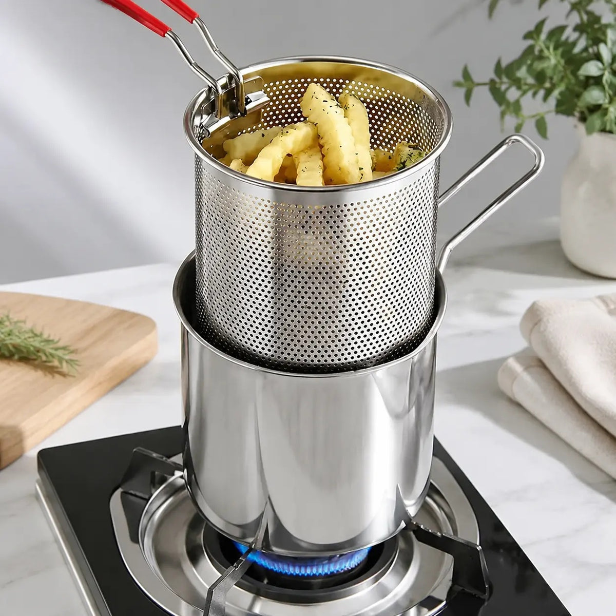 Mini Stainless Steel Deep Fryer Set, 5.12×4.72in Single Person Deep Frying Pot with Filter Basket & Food Clip, Rust Resistant Portable Cookware for Chips, Chicken Wings & Home Cooking